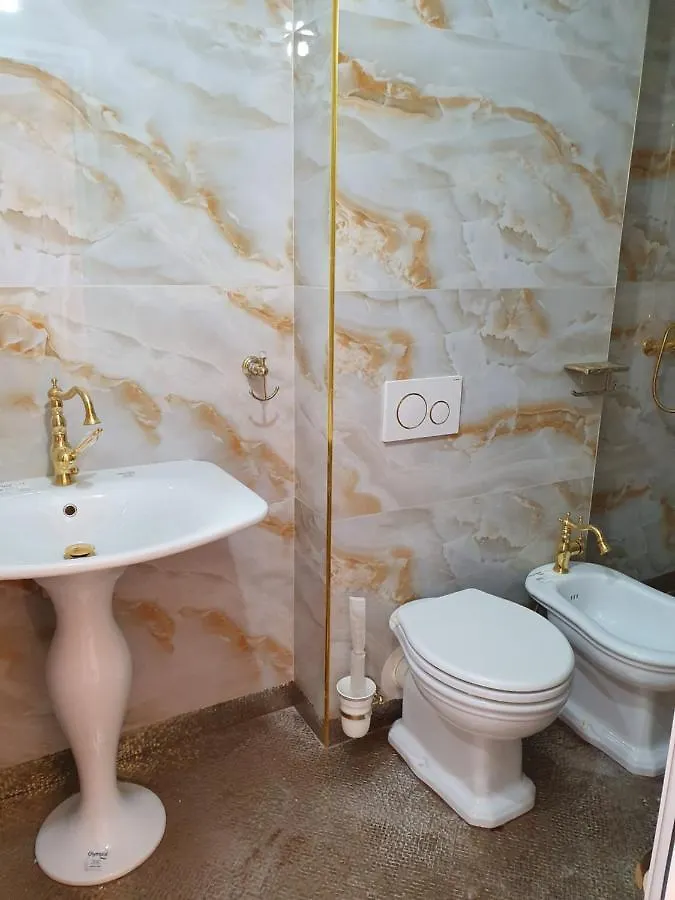 לינה וארוחת בוקר ורונה Fd Luxury Rooms